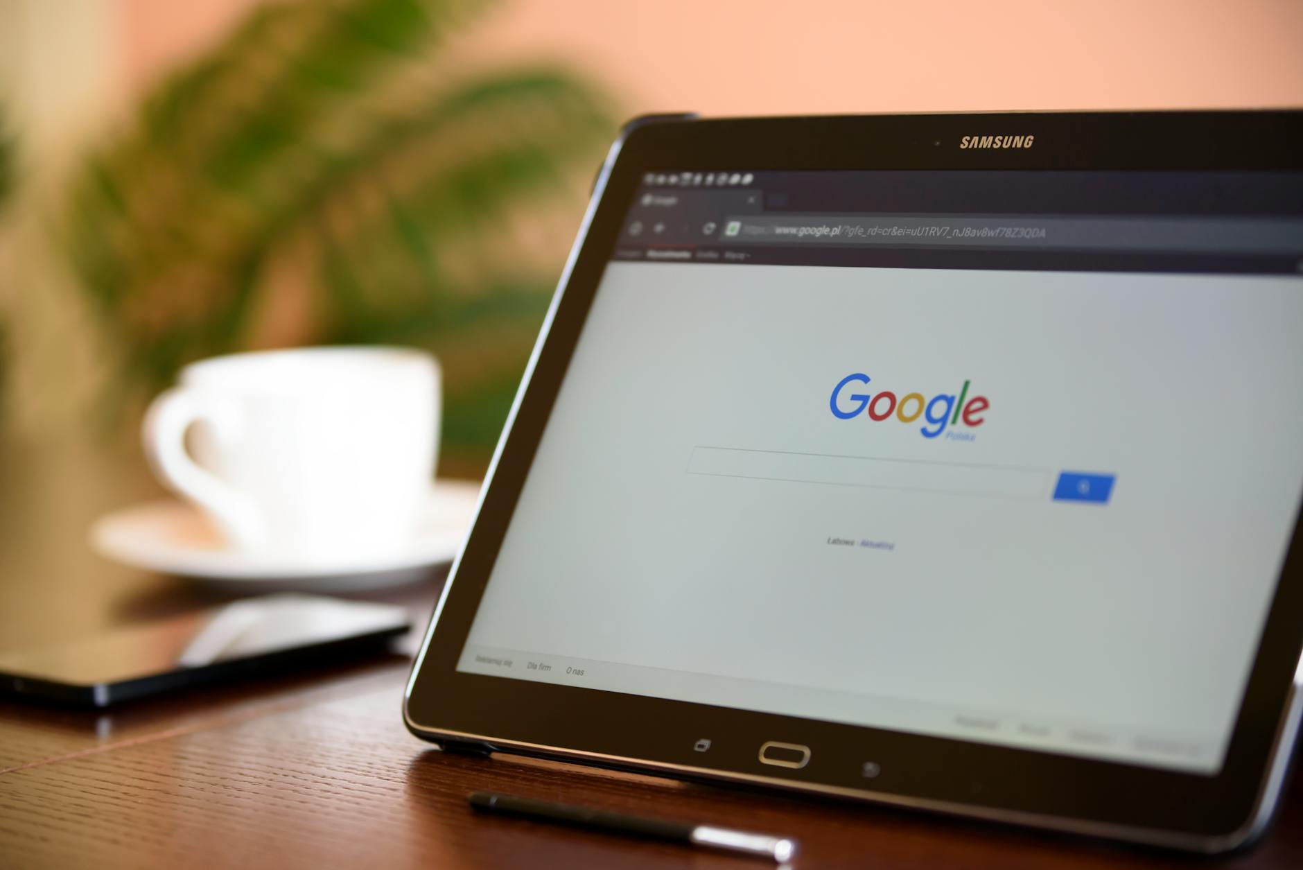 Tablette Samsung Noire Sur La Page Google
